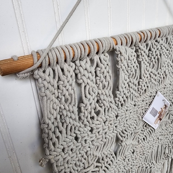 NWT Macrame Wall Hanging Boho Decor Wood Dowel Rod Knots 70's Hippie 17"×36" - Picture 2 of 10